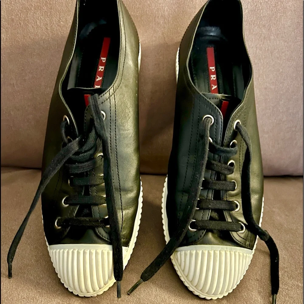 Womens Prada sneakers - Picture 2 of 4